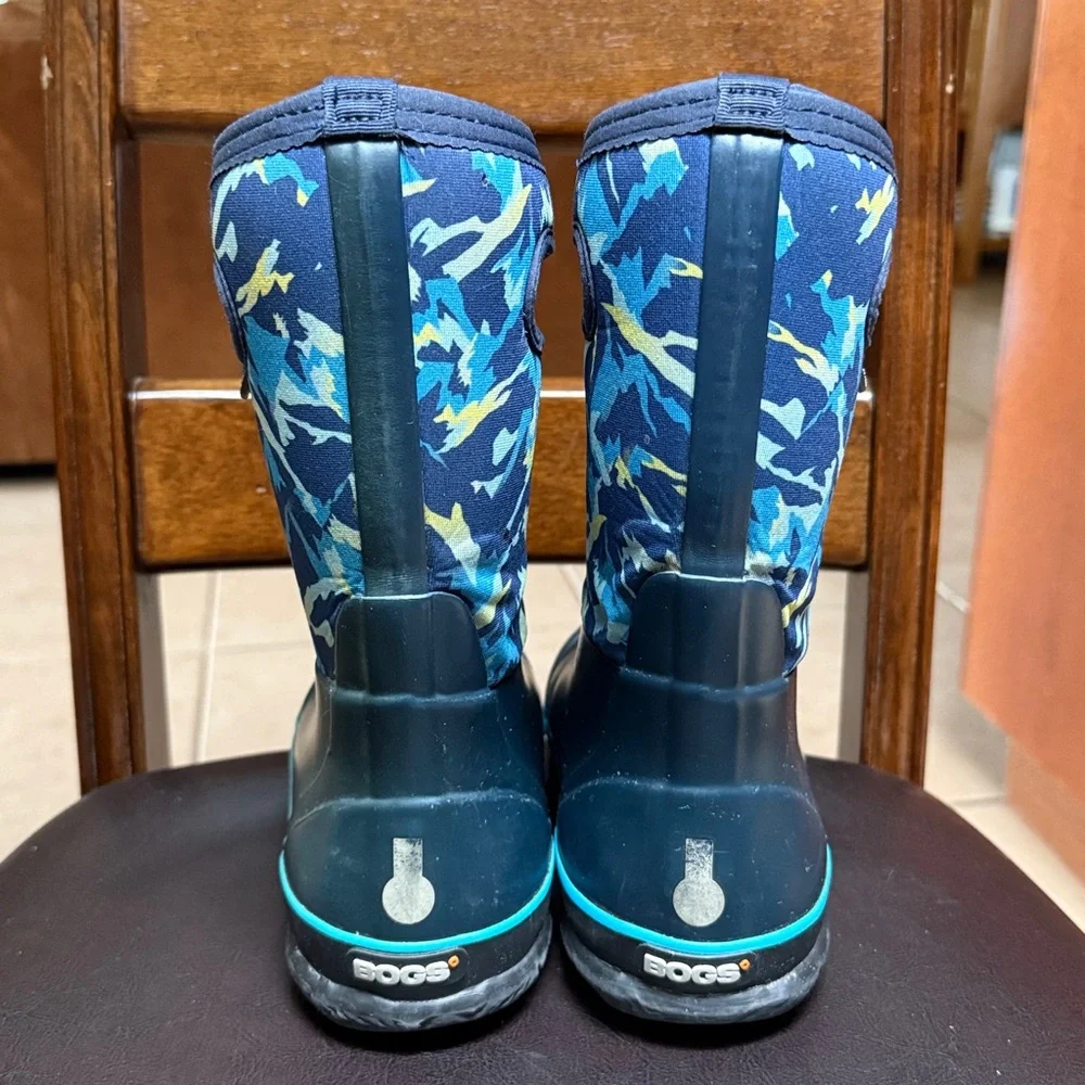 Bogs Classic II Winter Mountain Boot - Youth Size 5 Navy Yellow, Light Blue